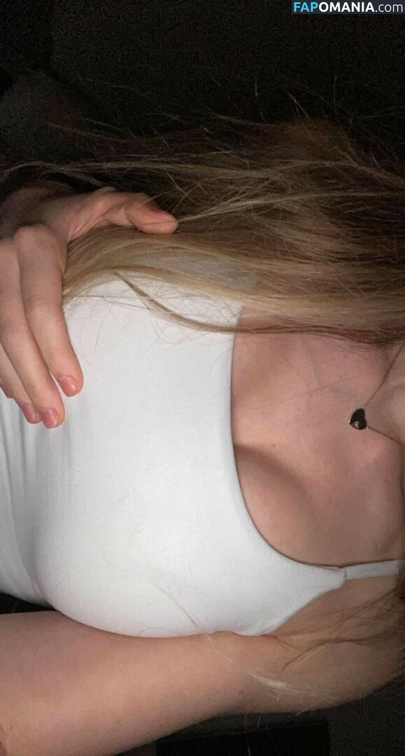 Mira Szalma / https: / mira.004 Nudo OnlyFans  Foto trapelata #8
