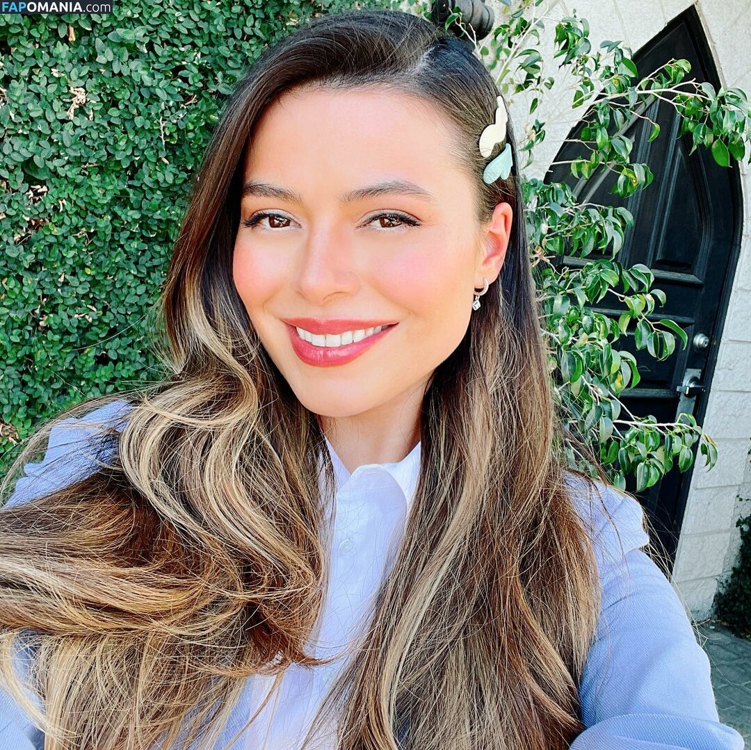 Miranda Cosgrove / MirandaCosgrove / onlyfanssz Nudo OnlyFans  Foto trapelata #58