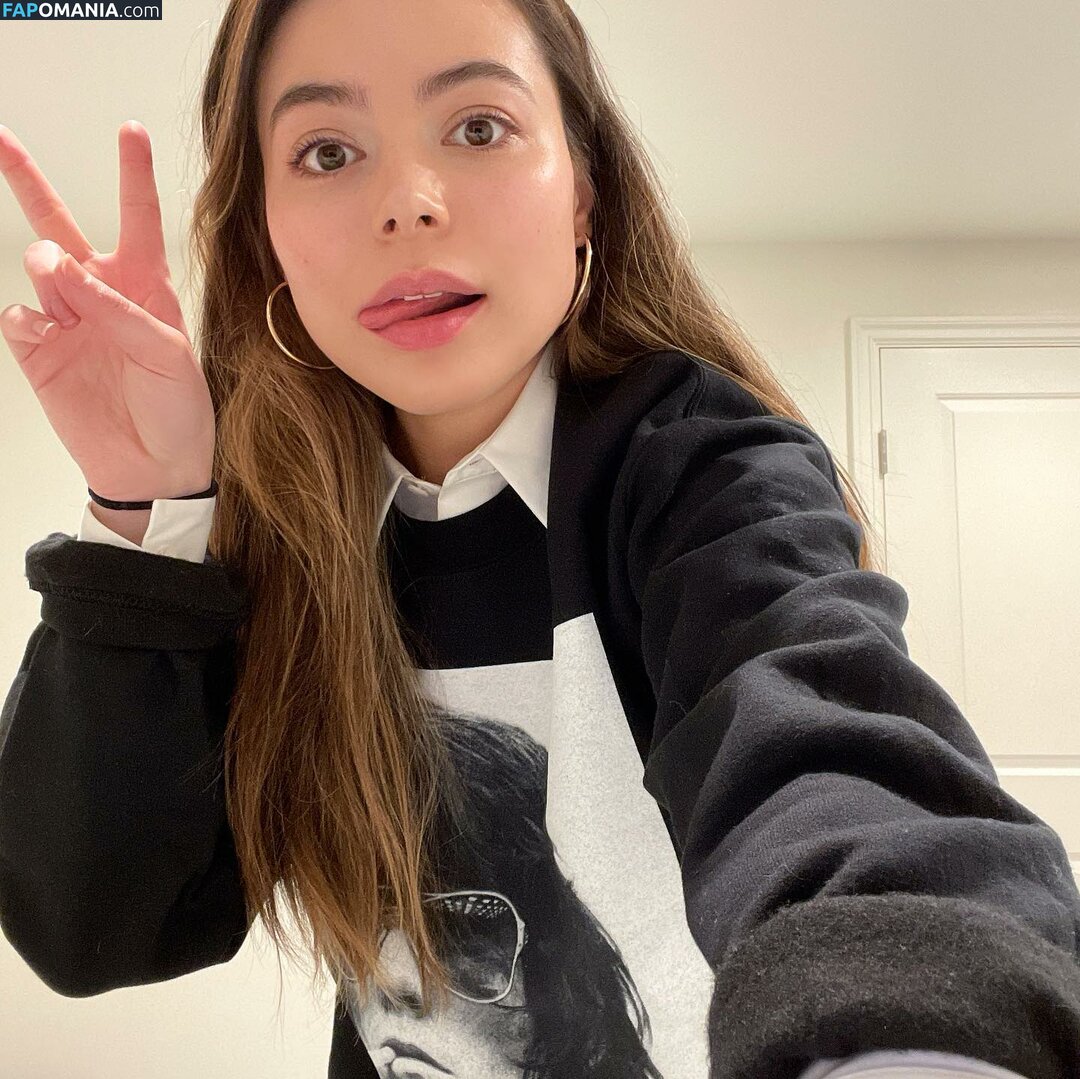 Miranda Cosgrove / MirandaCosgrove / onlyfanssz Nudo OnlyFans  Foto trapelata #59