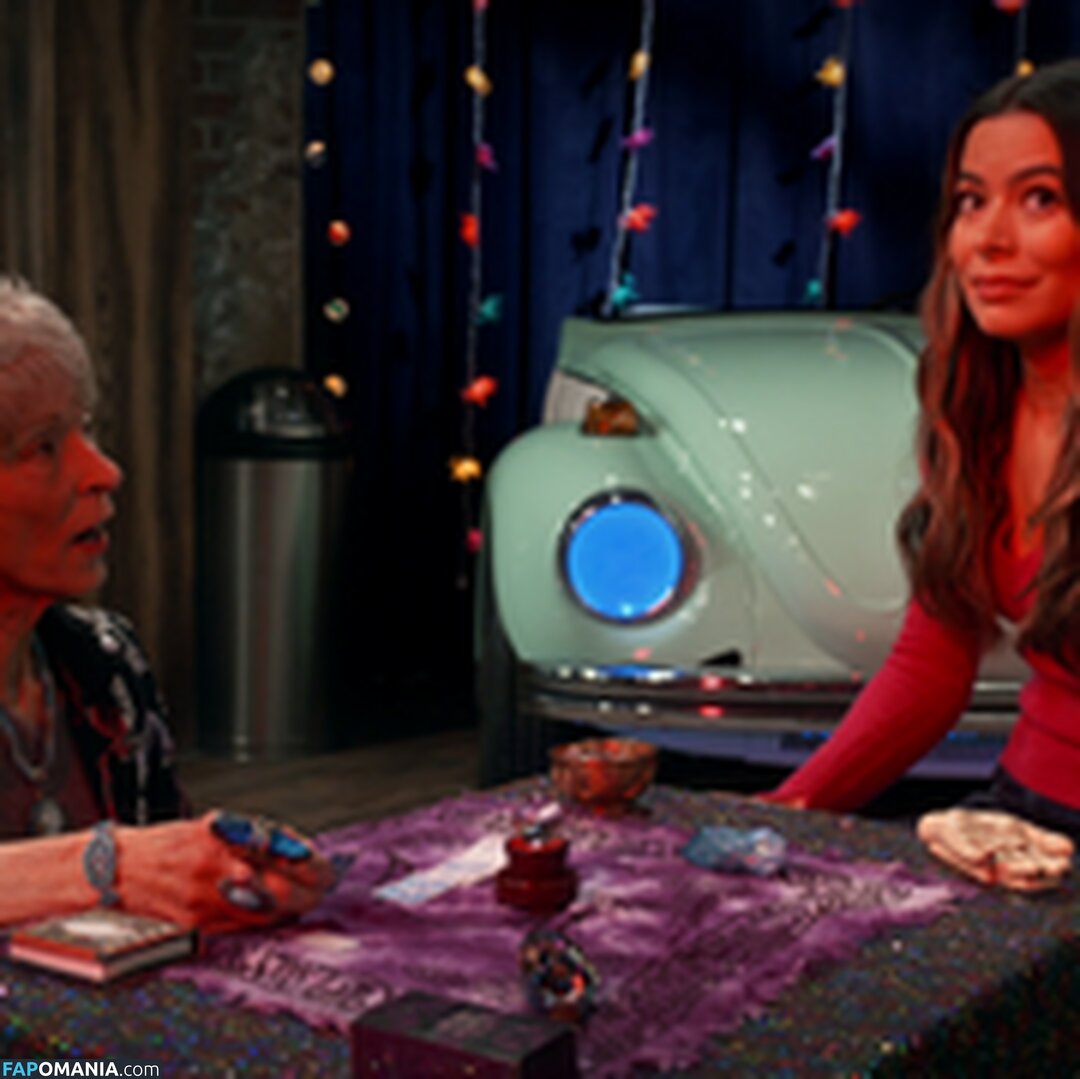 Miranda Cosgrove / MirandaCosgrove / onlyfanssz Nudo OnlyFans  Foto trapelata #159