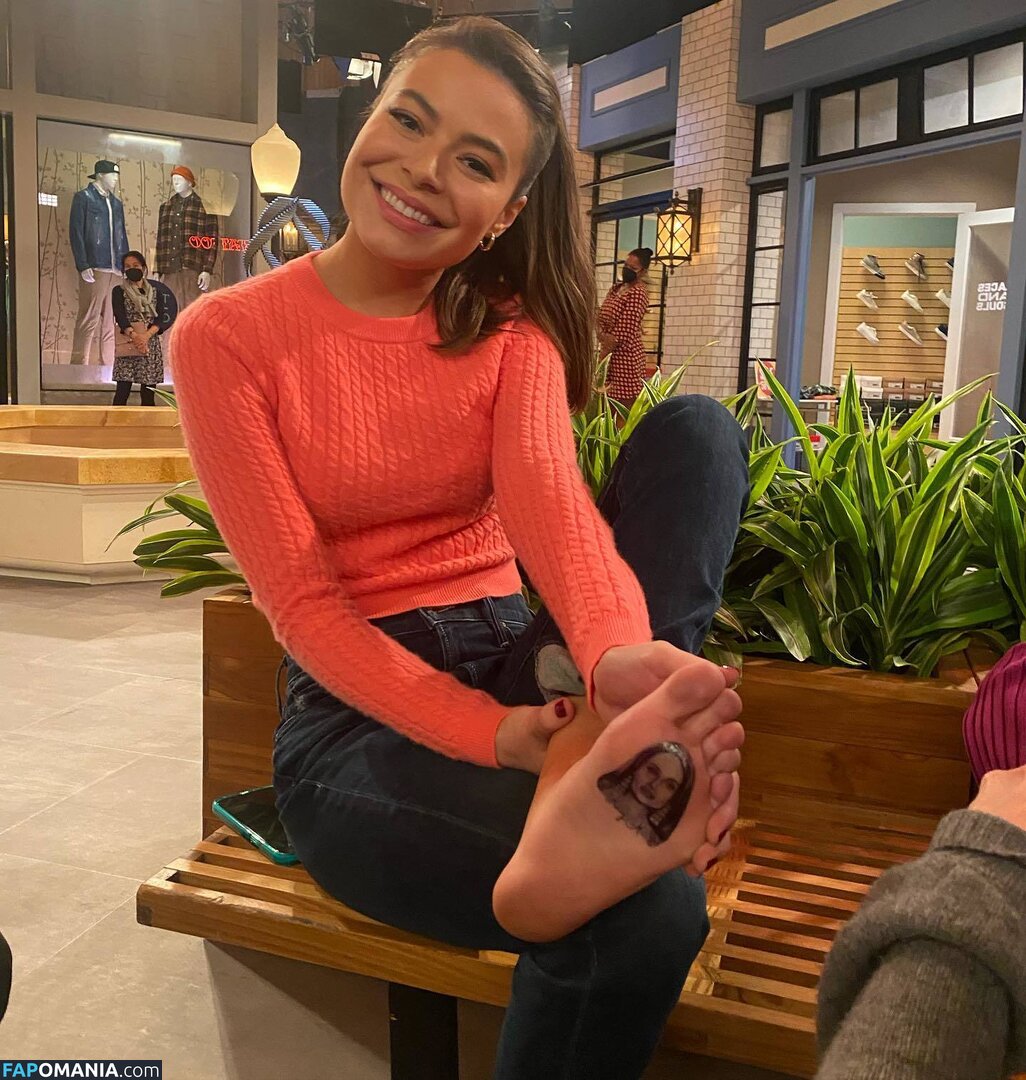 Miranda Cosgrove / MirandaCosgrove / onlyfanssz Nudo OnlyFans  Foto trapelata #460