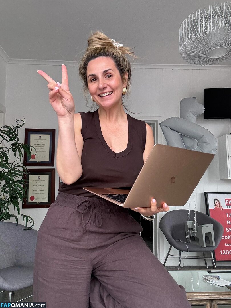 MILF Online Accountant / Miriam Holme / miriamholme Nudo OnlyFans  Foto trapelata #8