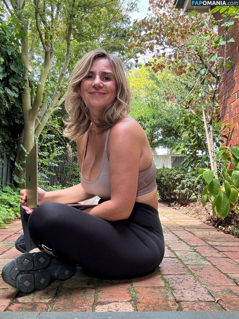 MILF Online Accountant / Miriam Holme / miriamholme Nudo OnlyFans  Foto trapelata #20