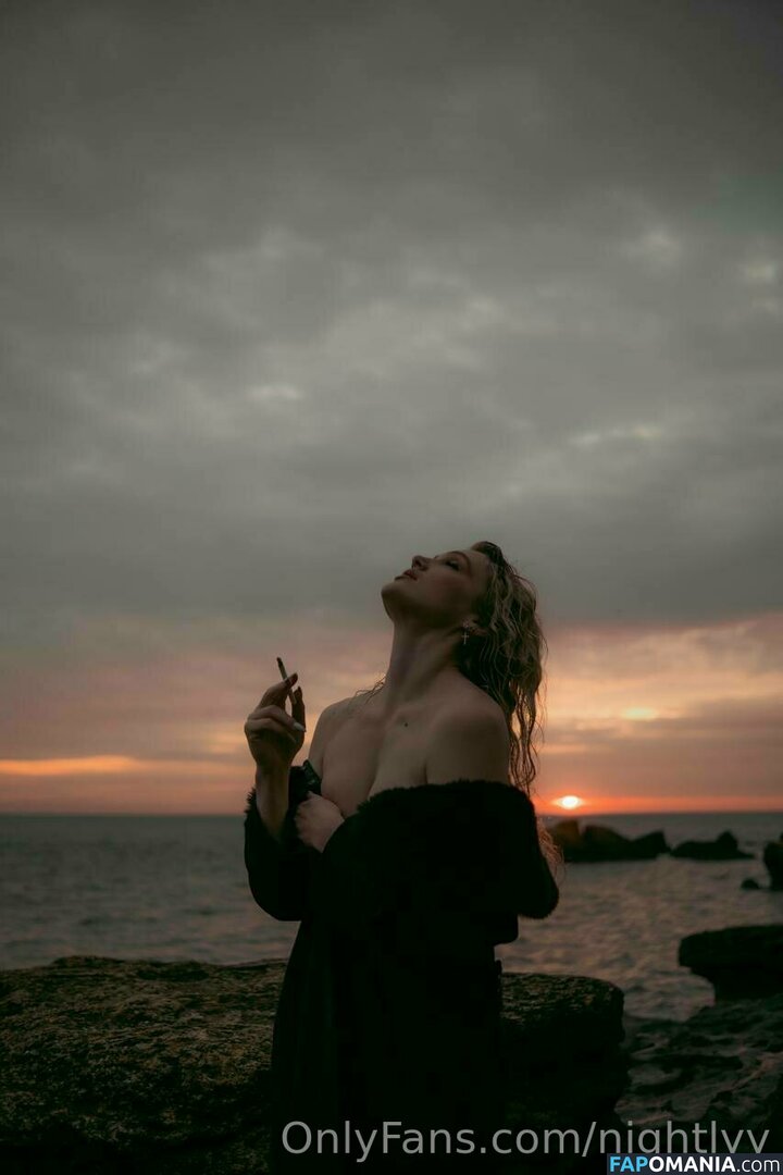 elara_moonq / nightly / nightlyy Nudo OnlyFans  Foto trapelata #479