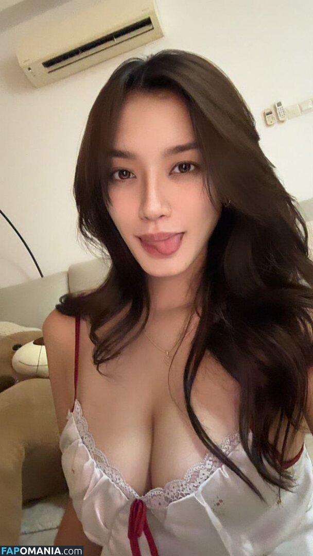 Qamarina Lim / https: / qamarinalim_ Nudo OnlyFans  Foto trapelata #3