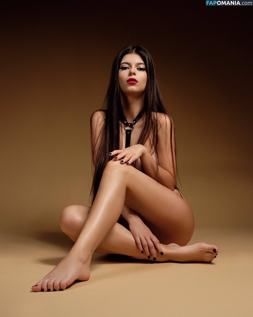 Raducu Mihaela / mihaelaraducu / raducumihaela / raducumihaela__ Nudo OnlyFans  Foto trapelata #1