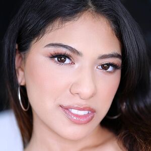 Reyna Belle