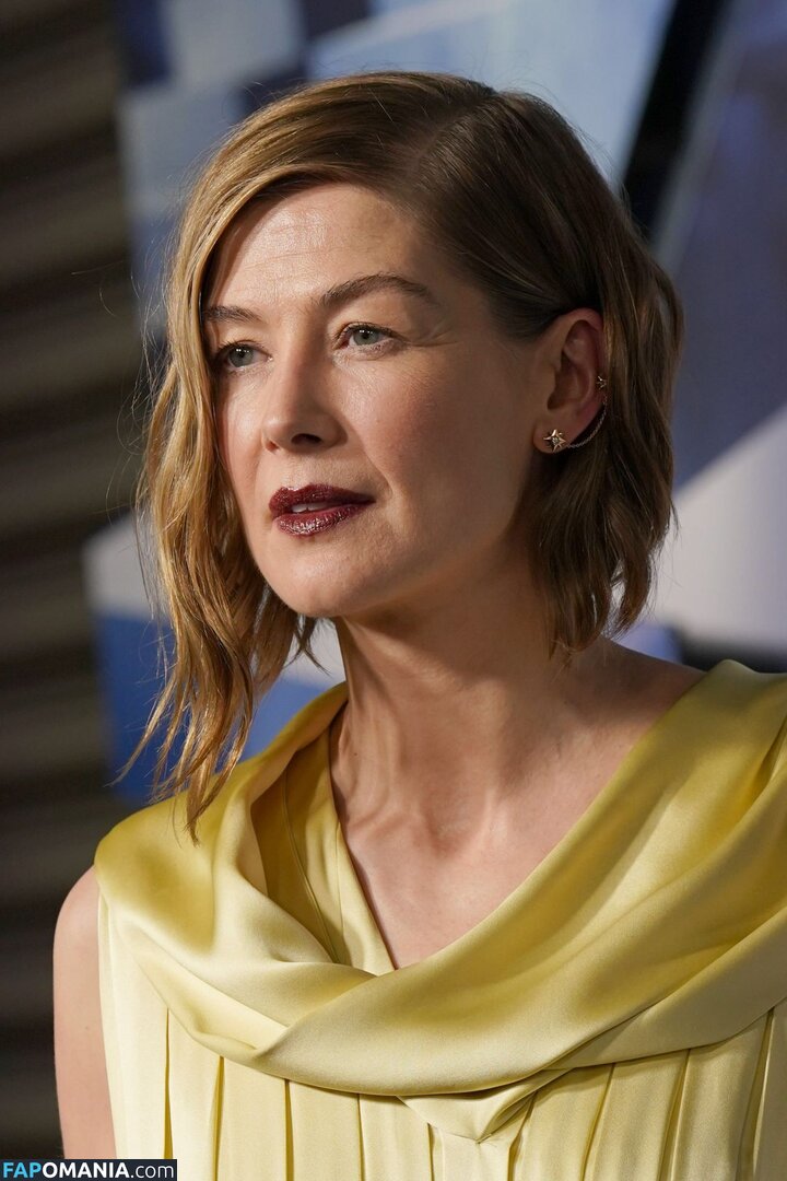 Rosamund Pike / mspike Nudo OnlyFans  Foto trapelata #111