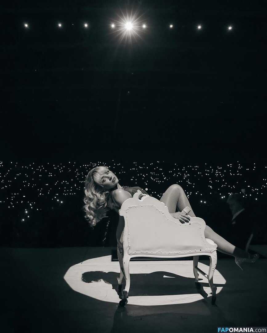 Sabrina Carpenter / https: / sabrinacarpenter Nudo OnlyFans  Foto trapelata #2540