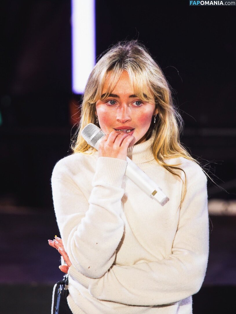 Sabrina Carpenter / https: / sabrinacarpenter Nudo OnlyFans  Foto trapelata #2623