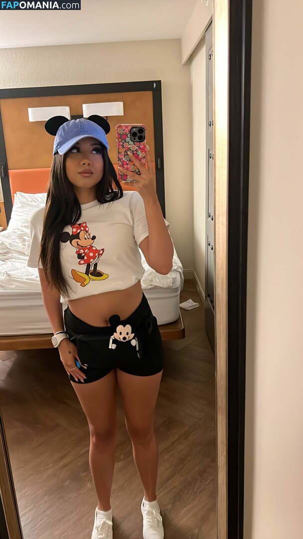 SassySounds ASMR / SassysoundsASMR / sassyselenaaaa / selenaaasasmr Nudo OnlyFans  Foto trapelata #11