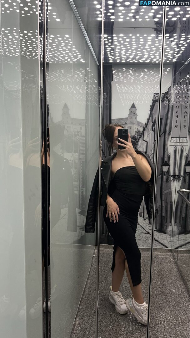 eminkarosikova / emrosik_ / secretofema Nudo OnlyFans  Foto trapelata #5