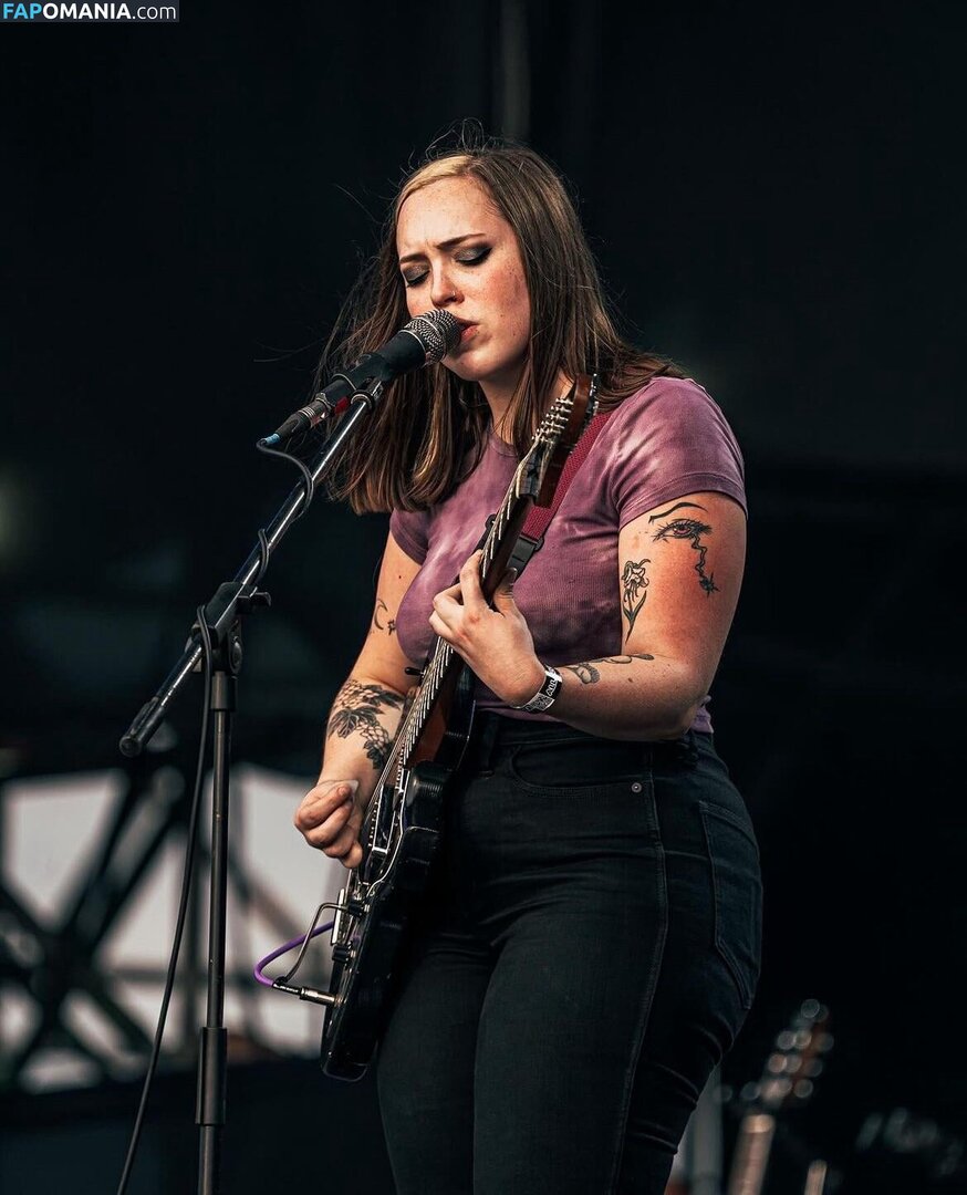 Soccer Mommy / Sophia Allison / soccermommyband Nudo OnlyFans  Foto trapelata #1