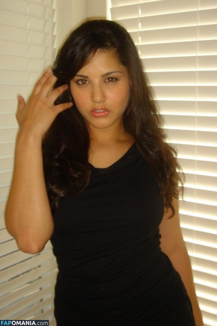 Sunny Leone / https: / sunnyleone Nudo OnlyFans  Foto trapelata #8