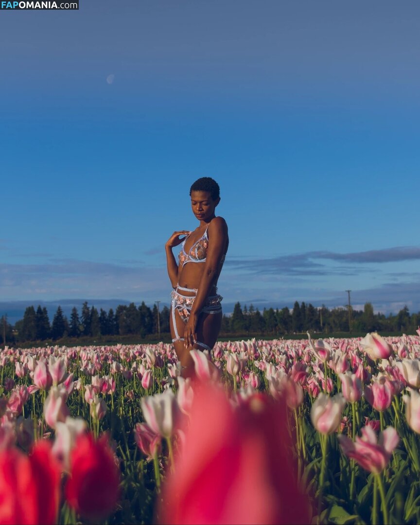 Autumn / autumn.busayo / autumnbusayo / sveltegoddess Nudo OnlyFans  Foto trapelata #5