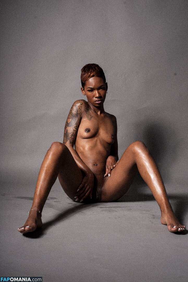TheRealTiaReid / Tia Reid / corpsdedieu / https: / officialtiareid Nudo OnlyFans  Foto trapelata #9