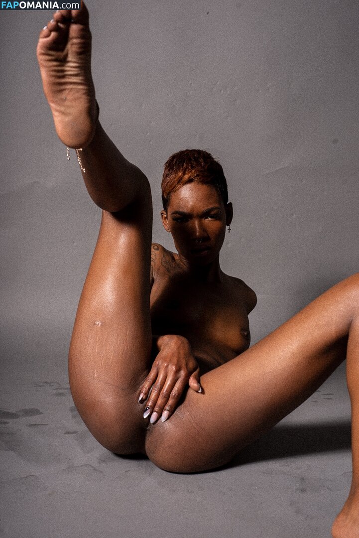 TheRealTiaReid / Tia Reid / corpsdedieu / https: / officialtiareid Nudo OnlyFans  Foto trapelata #11