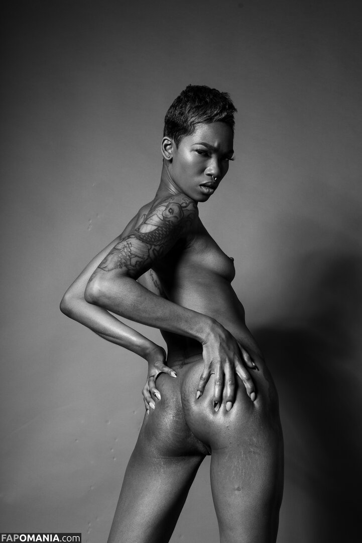 TheRealTiaReid / Tia Reid / corpsdedieu / https: / officialtiareid Nudo OnlyFans  Foto trapelata #12