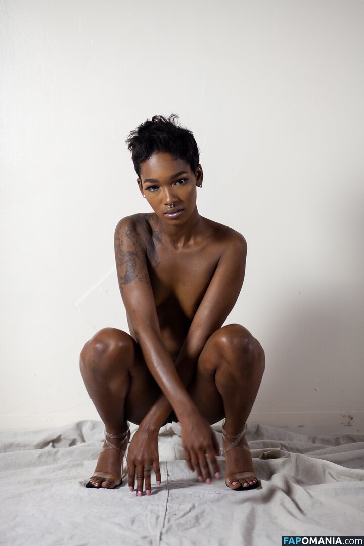 TheRealTiaReid / Tia Reid / corpsdedieu / https: / officialtiareid Nudo OnlyFans  Foto trapelata #14