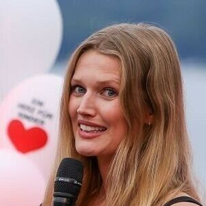 Toni Garrn