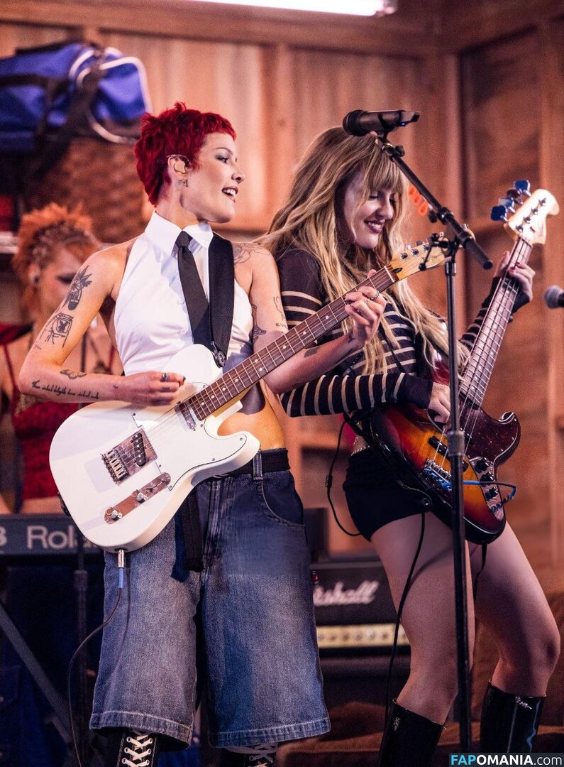 Maneskin bassist / Victoria De Angelis / vicdeangelis Nudo OnlyFans  Foto trapelata #1075