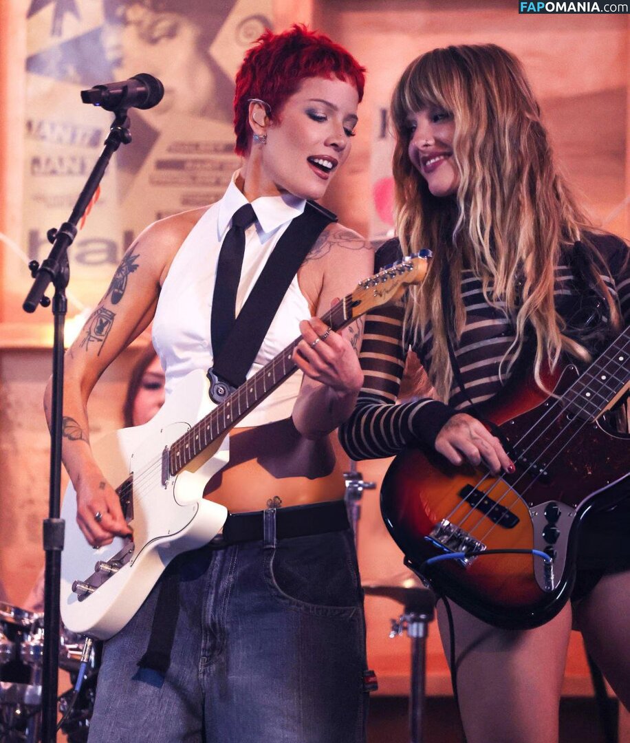 Maneskin bassist / Victoria De Angelis / vicdeangelis Nudo OnlyFans  Foto trapelata #1079