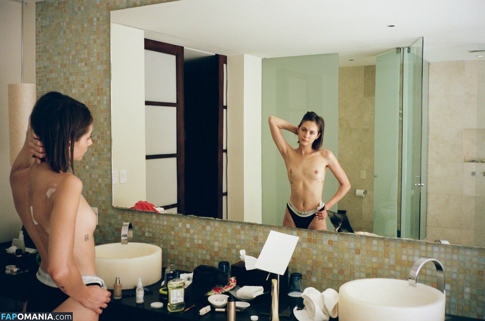 Willa Holland / willaholland Nudo OnlyFans  Foto trapelata #1